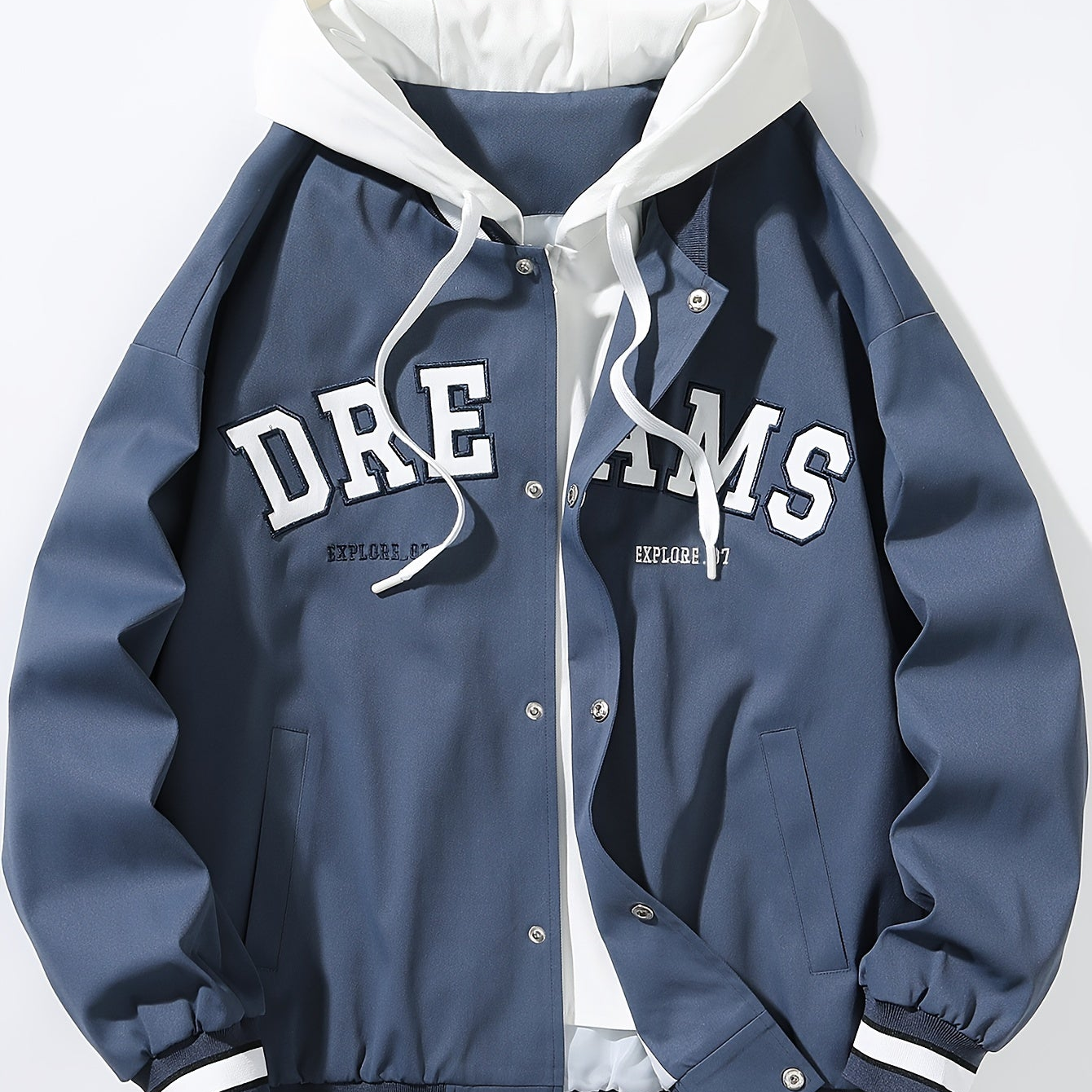 Collegejakke, baseballjakke med hætte og knaplukning, broderi med "DREAMS"