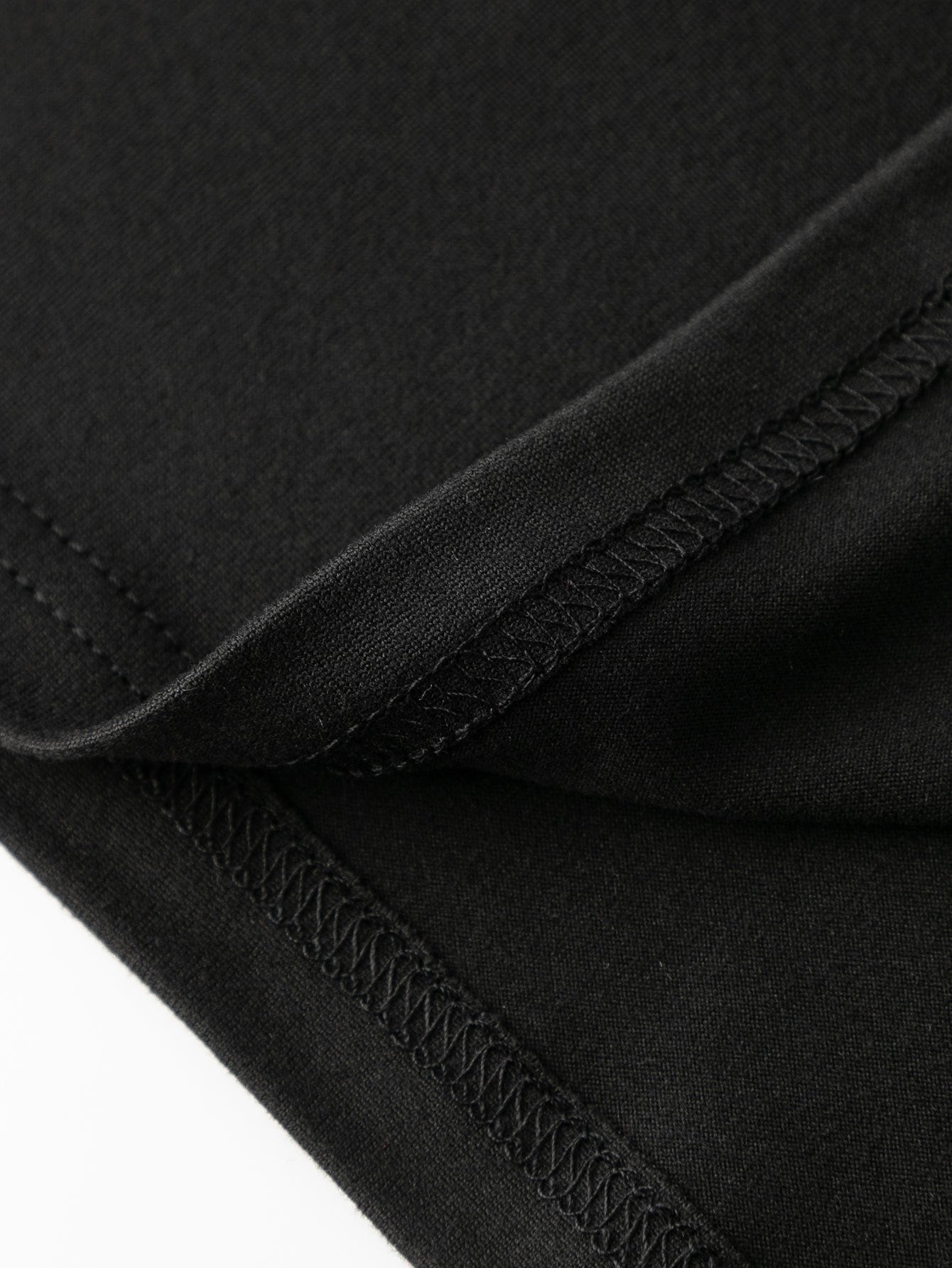 Damski crop top z napisem – nowoczesny styl taneczny i casualowy