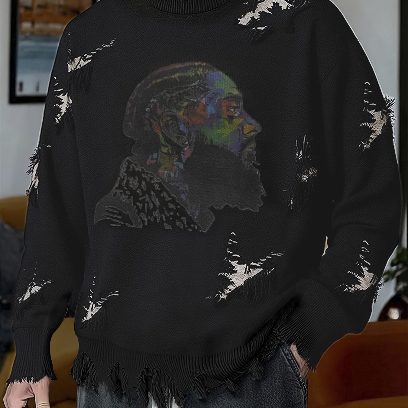 Suéter de hombre de cuello redondo con estampado y efecto desgastado beige
