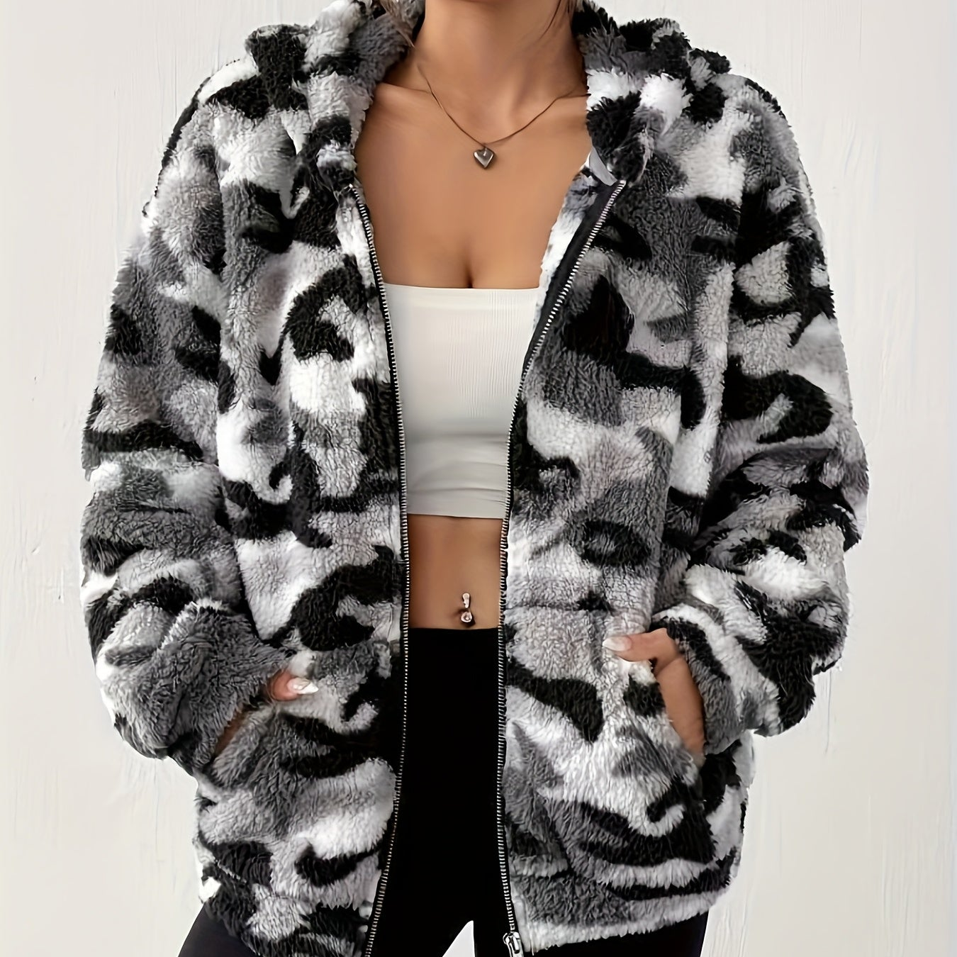 Teddy-Fleece Jacke mit Kapuze und Reißverschluss, Tarnmuster für Damen