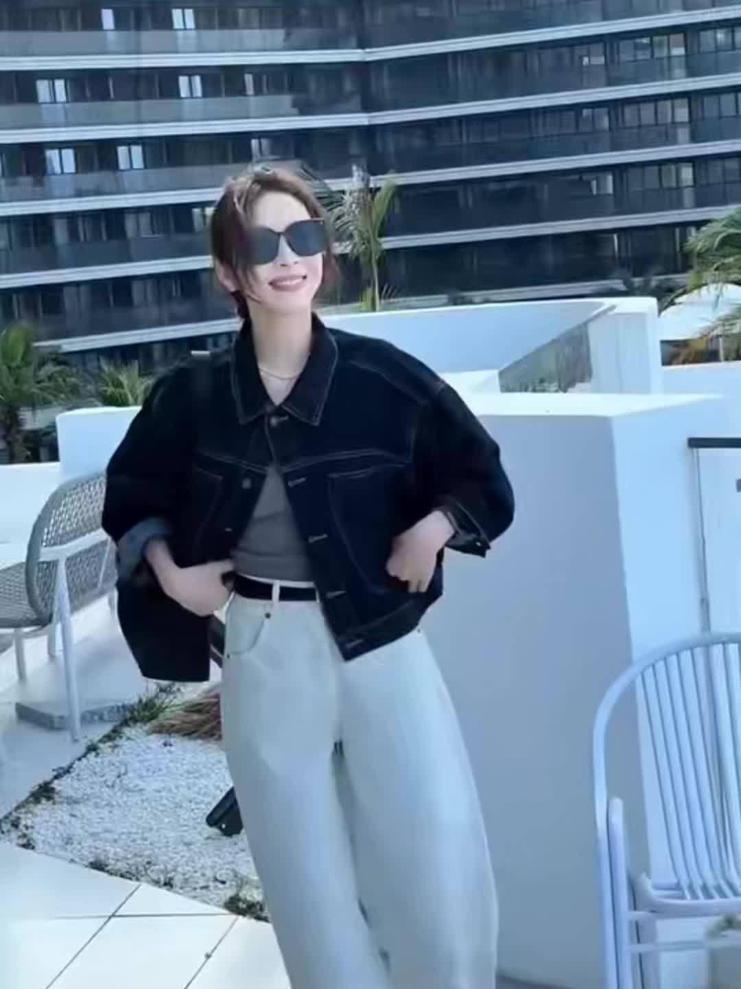 Blå denimjakke til kvinder i plus size med kort snit