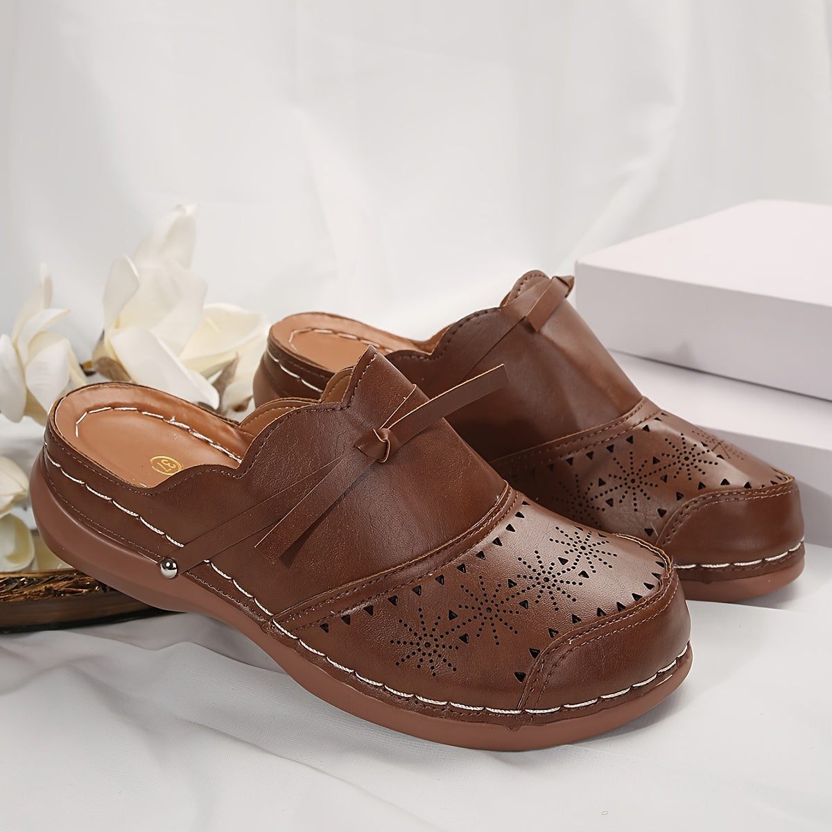 Dame Vintage Slip-On Træsko med Hulmønster og Komfort Plateau-sål – Hverdag & Fritid