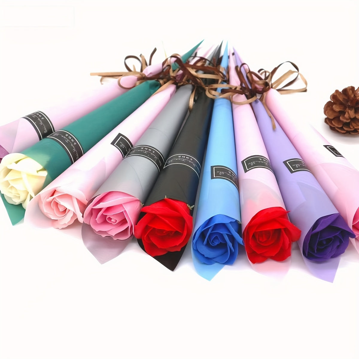 Eleganti rose regalo per donne – Rose decorative senza tempo in elegante cono regalo – Perfette per la Festa della Mamma, San Valentino e occasioni speciali