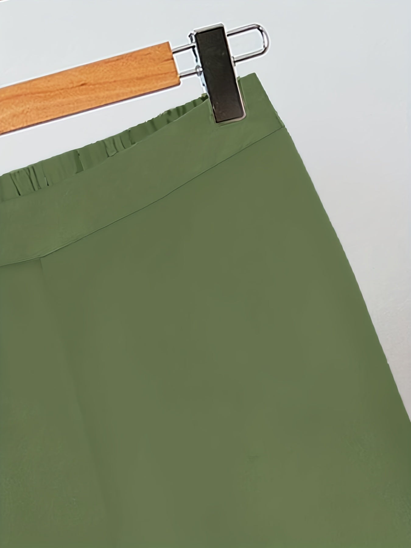 Damski komplet dwuczęściowy – bezrękawnik w kropki i szerokie spodnie – modny casualowy look