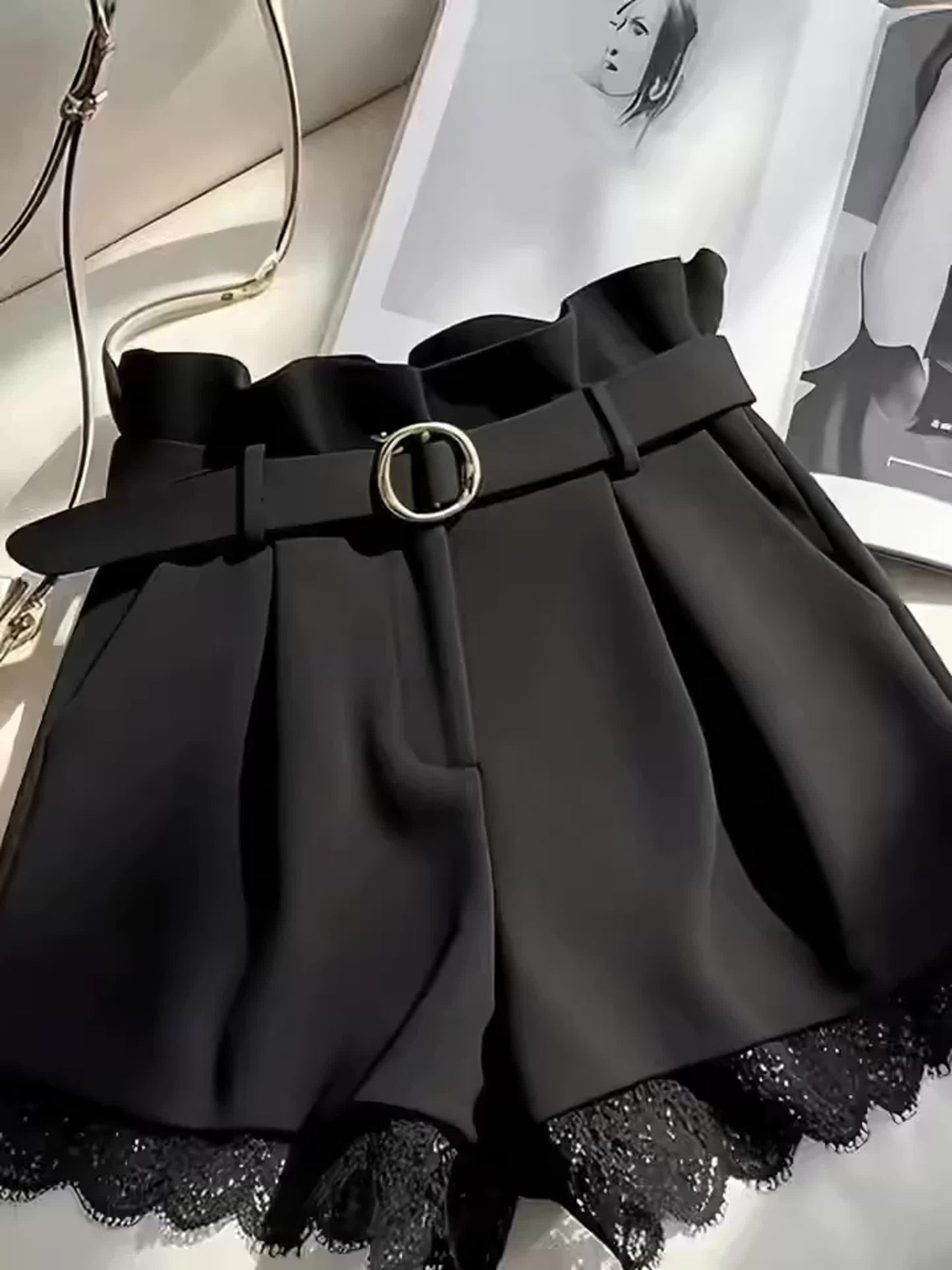 Shorts paperbag para mujer con cinturón y encaje – Shorts de talle alto elegantes para ocasiones especiales