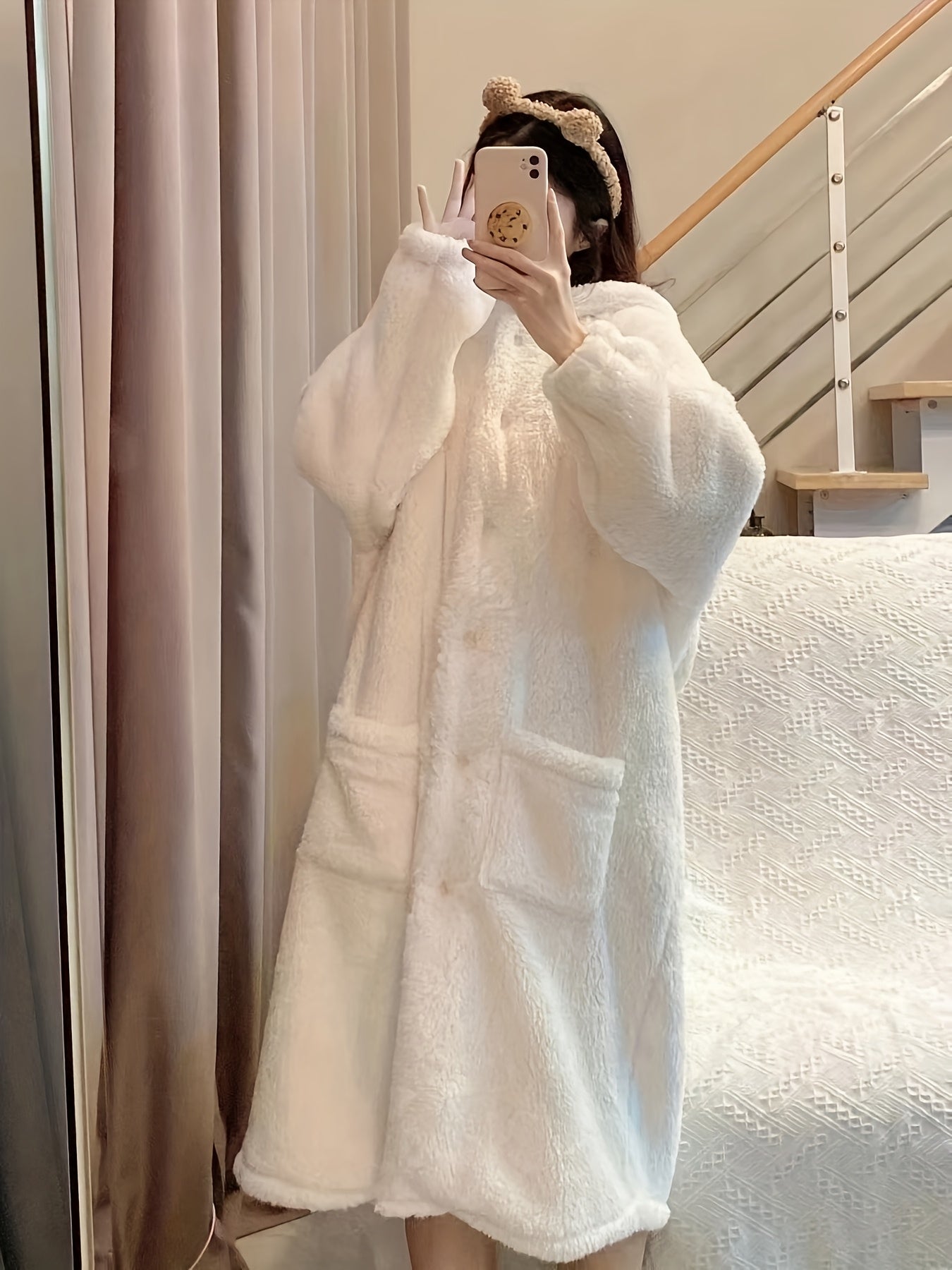 Unisex morgenkåbe i plys med hætte med kaninører, beige