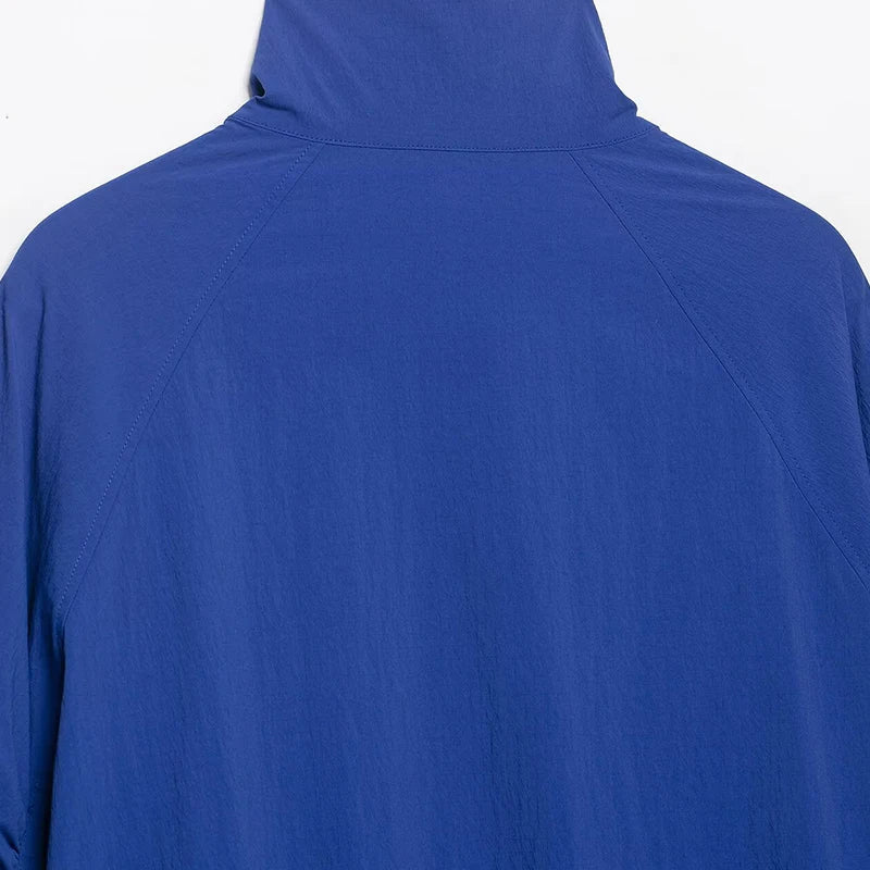 Giacca leggera blu con maniche a palloncino e collo rialzato