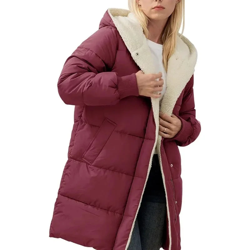 Cappotto lungo trapuntato da donna con cappuccio e fodera effetto teddy, giacca invernale calda