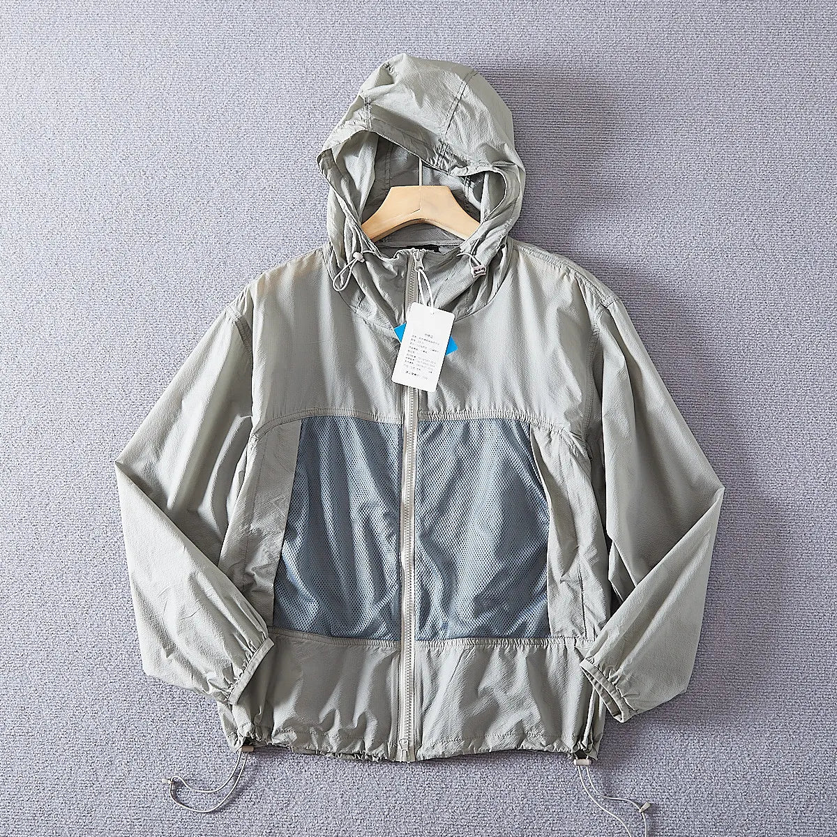 Giacca leggera unisex con cappuccio, windbreaker e inserti in mesh