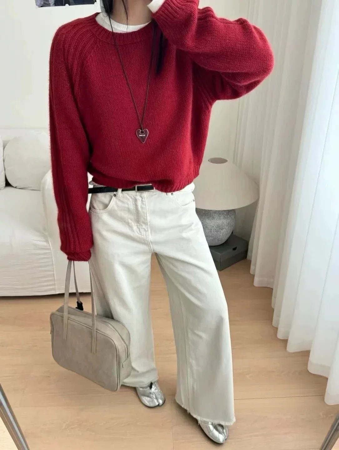 Strikpullover til damer med rund hals i ribstrikket look