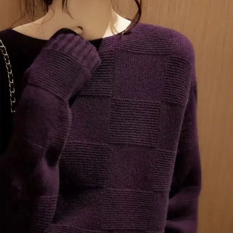 Pullover da donna viola a quadri in maglia con scollo rotondo e maniche lunghe