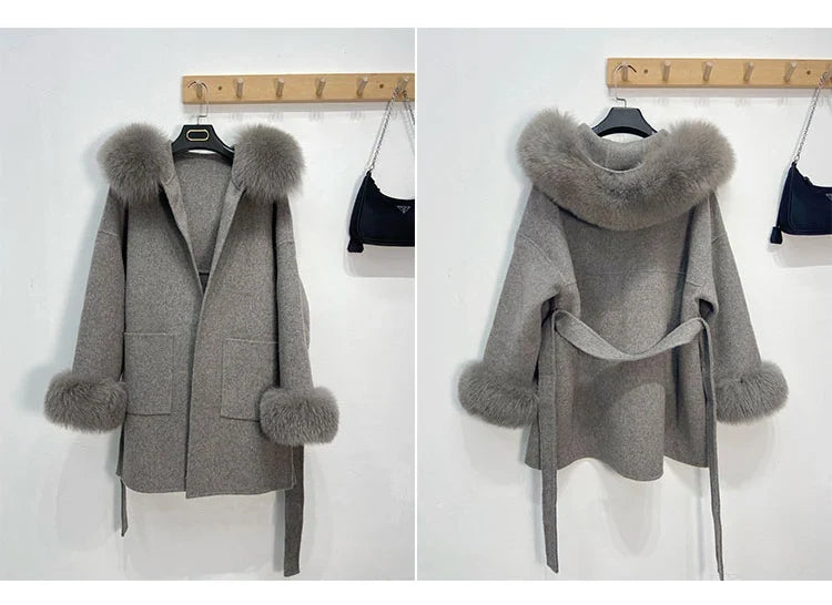 Damen Kurzmantel mit Kapuze, Pelzbesatz und Bindegürtel – Elegante Winterjacke