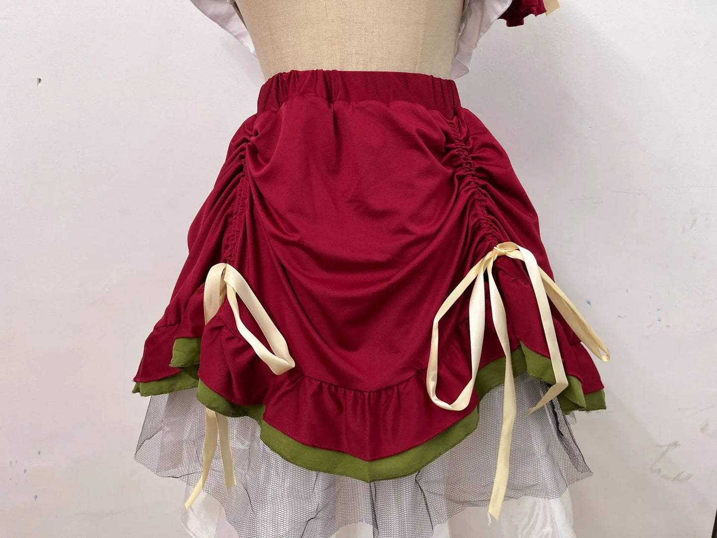 Dame-tyrolerkostume i rød og grøn med hat, kortærmet, Oktoberfest