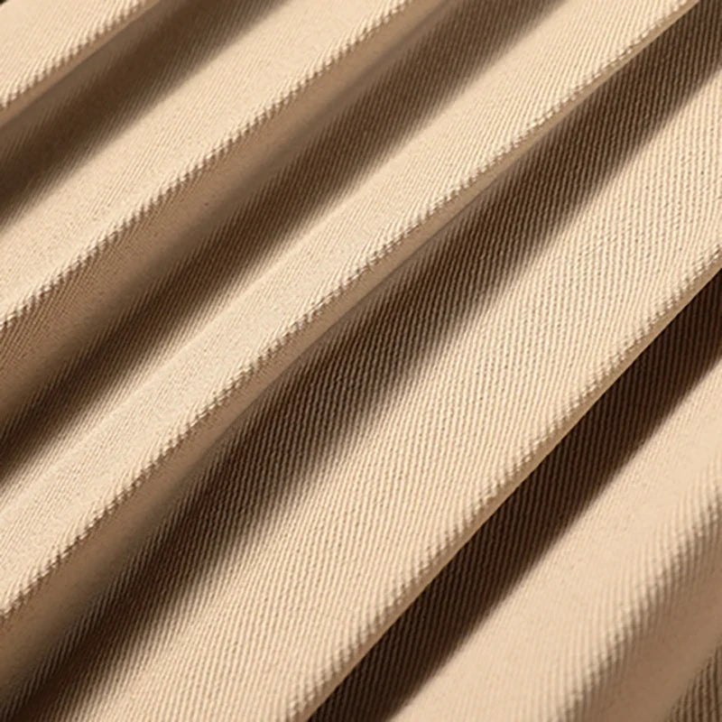 Trenchcoat til kvinder med plissé-nederdelsdetalje og bælte Beige