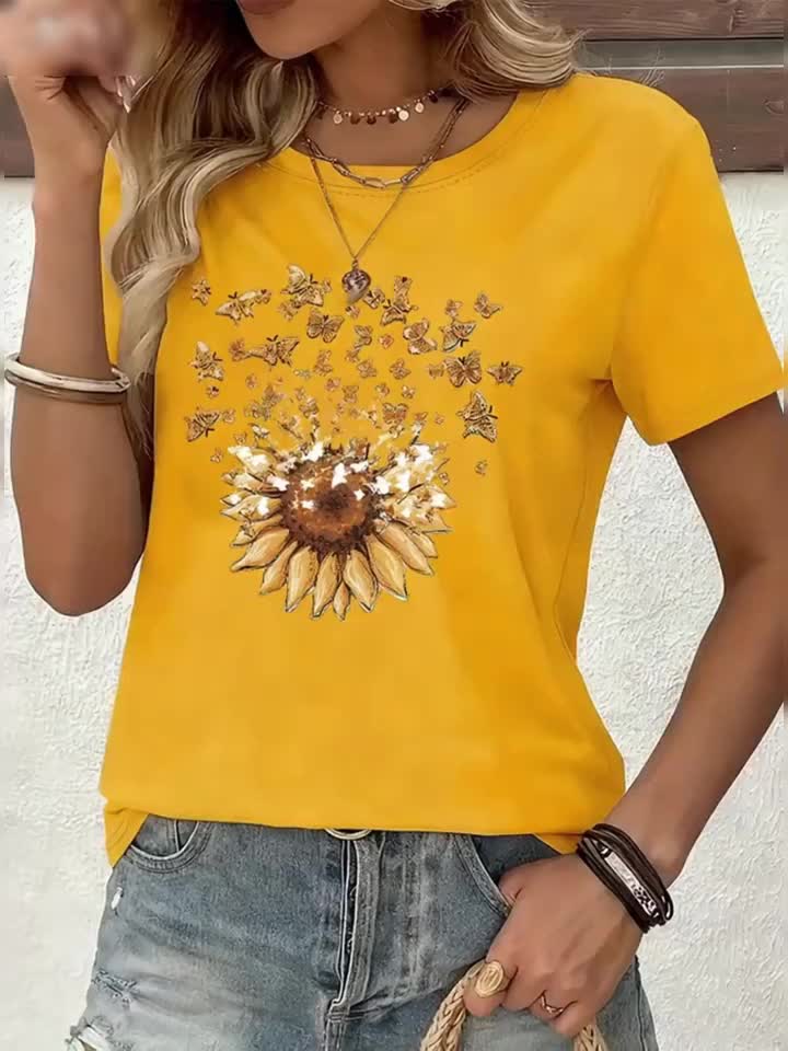 Dame T-shirt med solsikke og sommerfugle – Løs fritidstrøje med sommermotiv