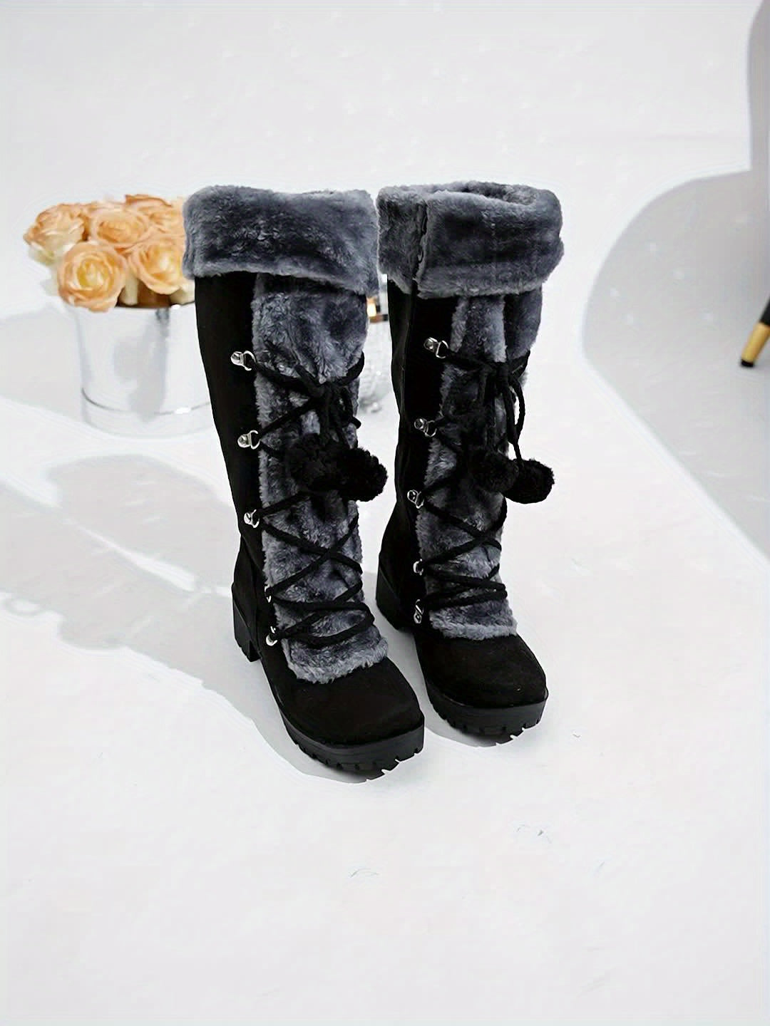 Damen Winterstiefel Schwarz mit Plüschbesatz & Pompons, seitlicher Reißverschluss