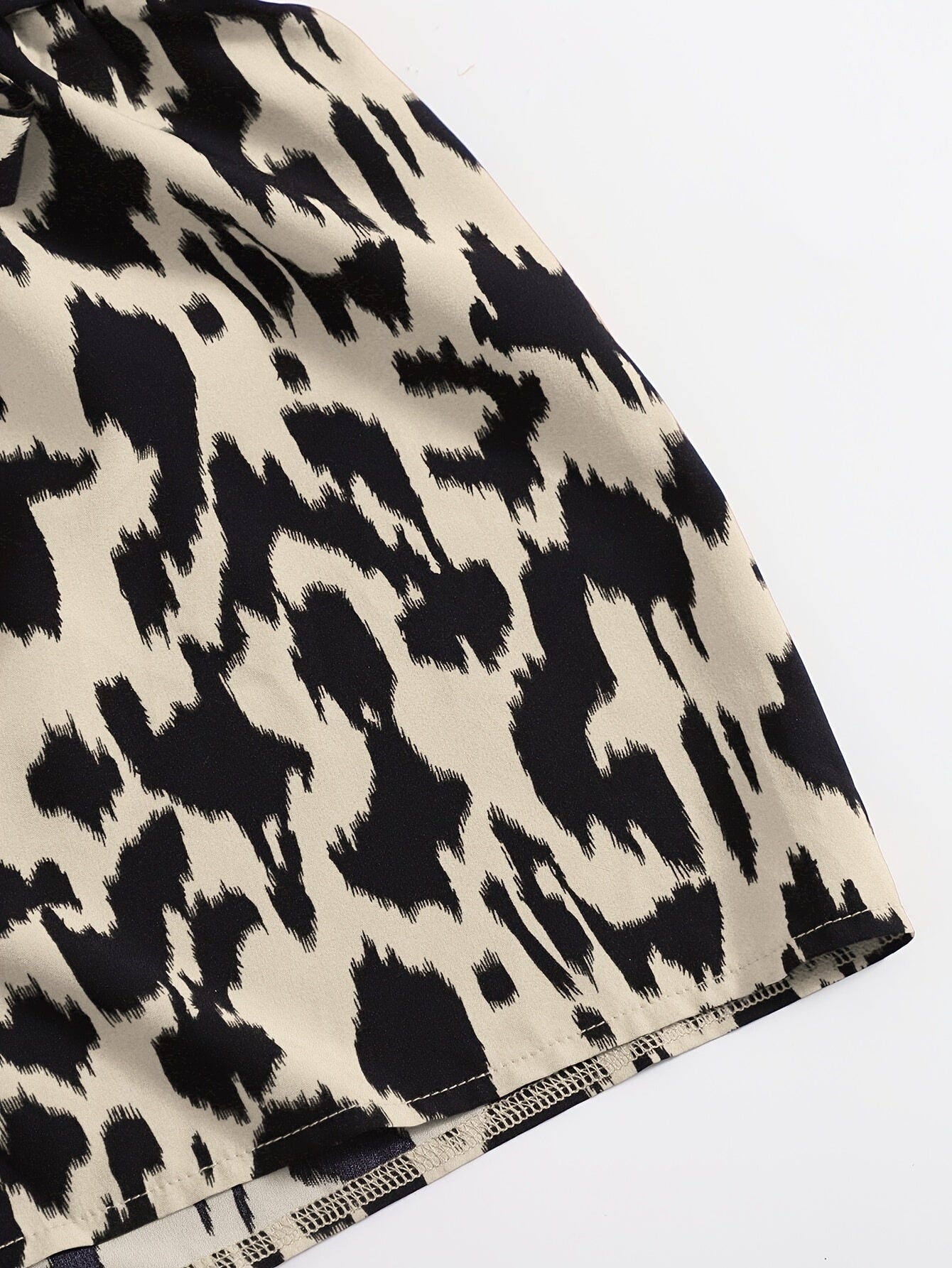 Damen Zweiteiler Set – Asymmetrisches One-Shoulder Top & High-Waist Shorts mit Animal Print, Elegant für Sommer