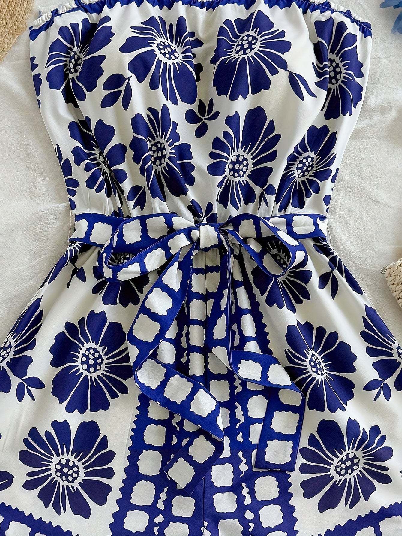 Dame bandeau-jumpsuit med blomsterprint – sommerlig heldrakt for ferie og fritid