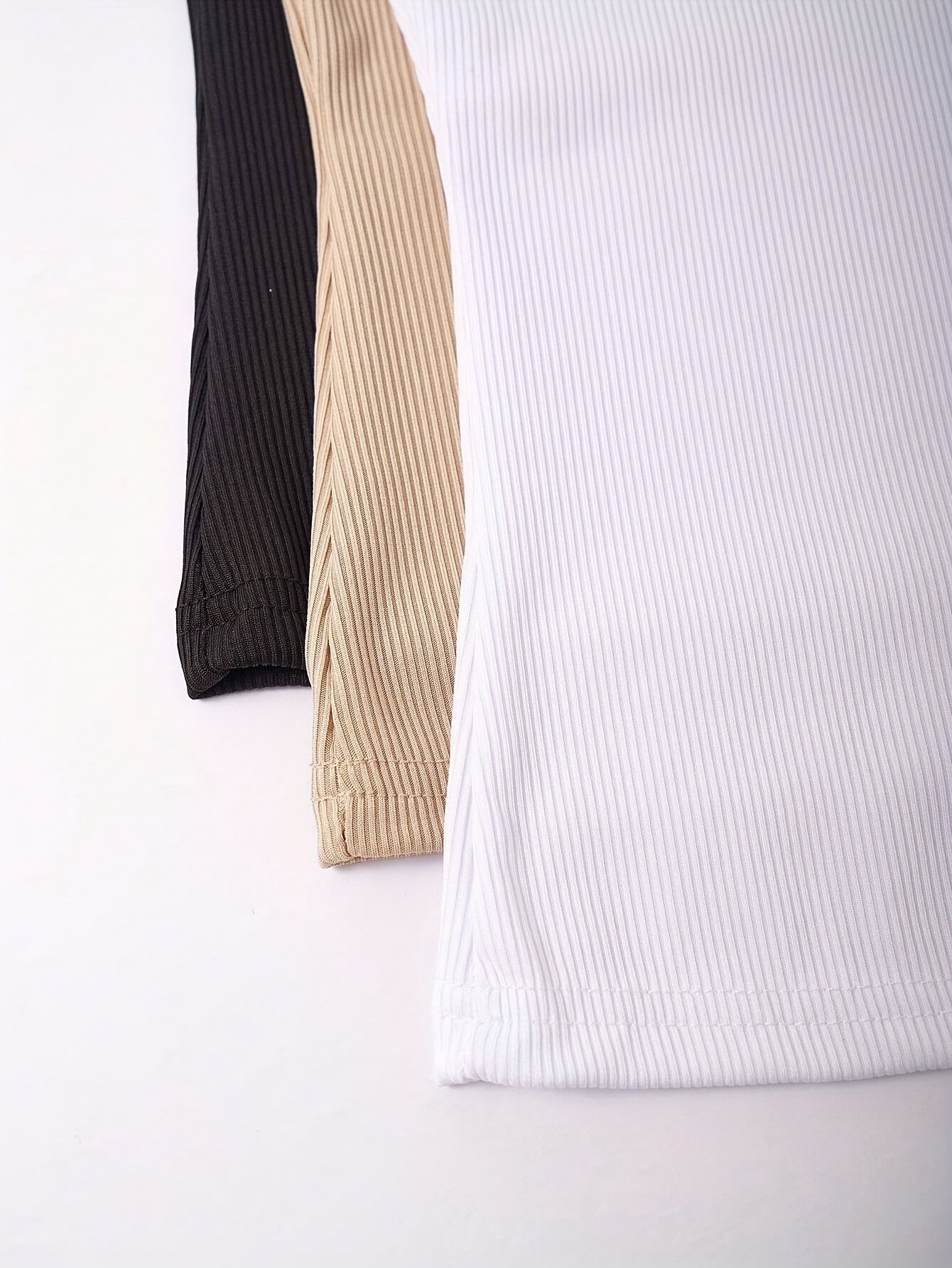 Damskie sportowe basic tank topy w zestawie 3 sztuk – bezrękawniki, wygodne koszulki na co dzień z okrągłym dekoltem