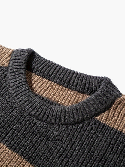 Męski sweter dziany w swobodny wzór pasków na jesień i zimę