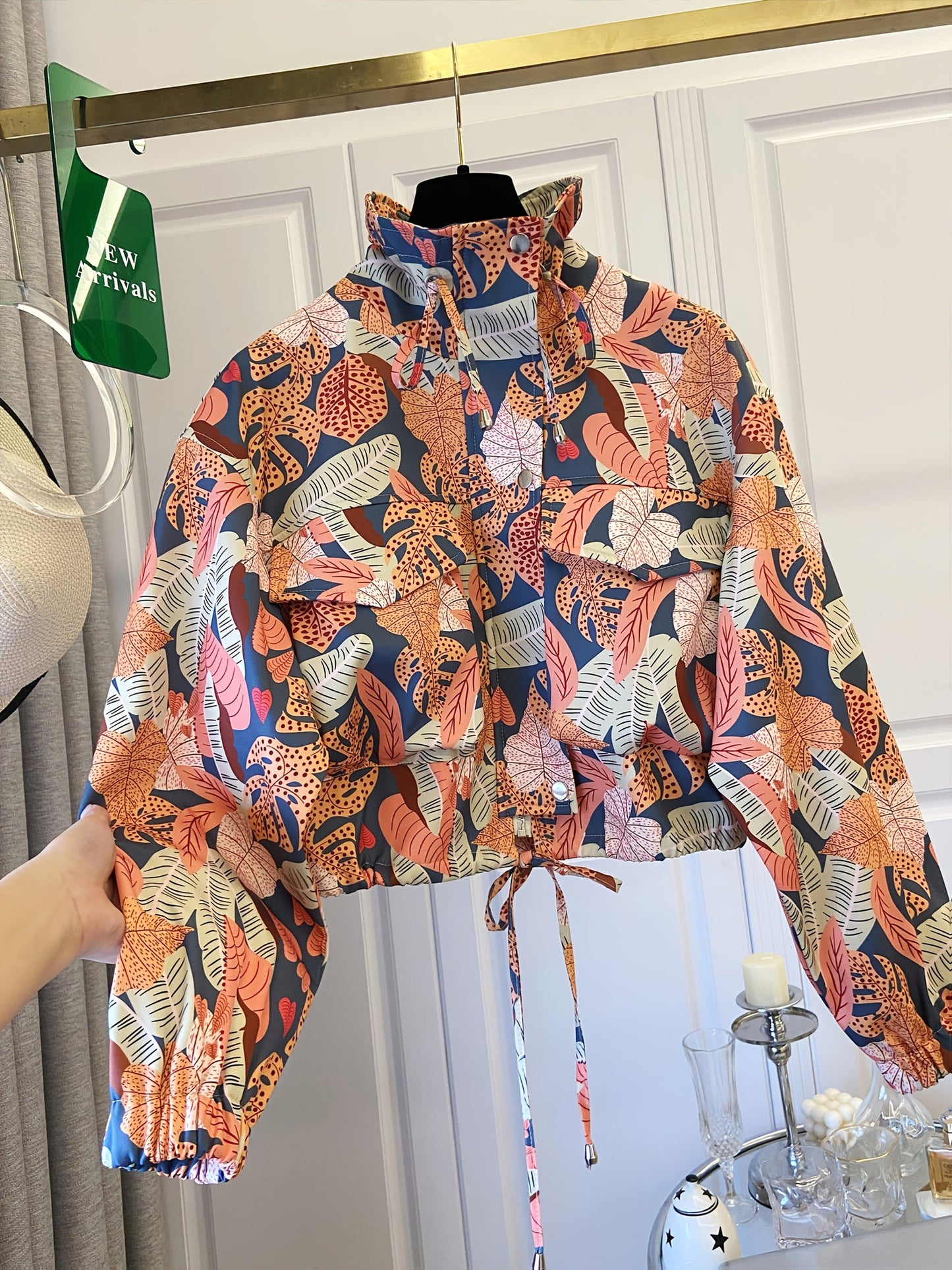 Damen Kurzjacke mit Reißverschluss und tropischem Blättermuster