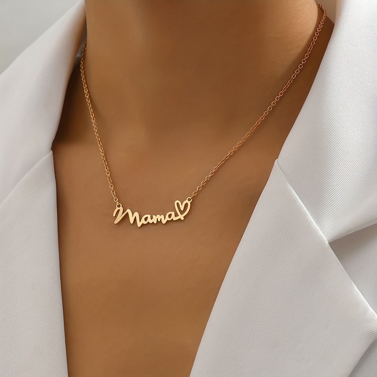 Damhalsband Mama-ord med hjärthänge – Elegant present till mammor, vardag och speciella tillfällen