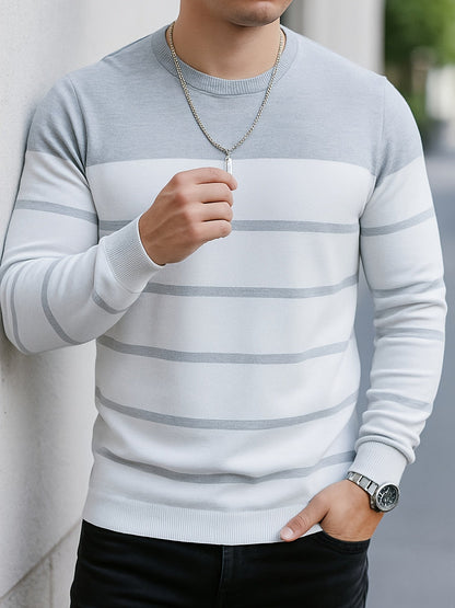 Stribet herrepullover med rund hals og farveblokdesign