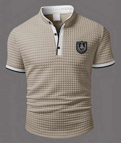 Maglietta Henley da uomo a maniche corte con collo alla coreana e stemma – Top casual moderno per tutti i giorni e uscite