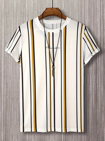Męski T-shirt z pionowym wzorem w paski i nowoczesnym napisem – miejski casualowy styl