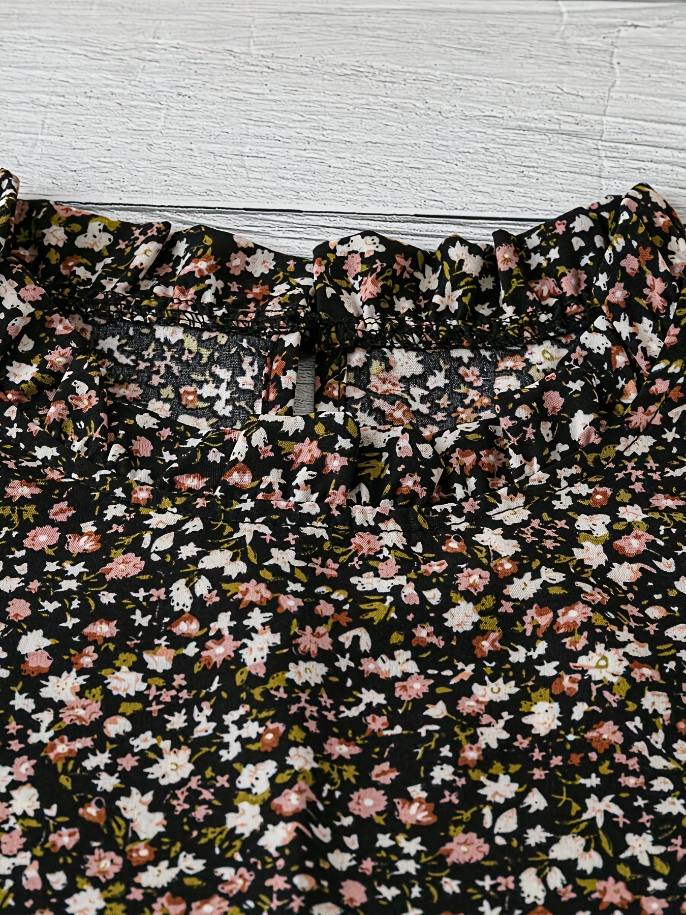Damen Sommer Blusenshirt mit Blumenmuster und Volantärmeln – Elegantes Freizeit Top für Alltag & Urlaub