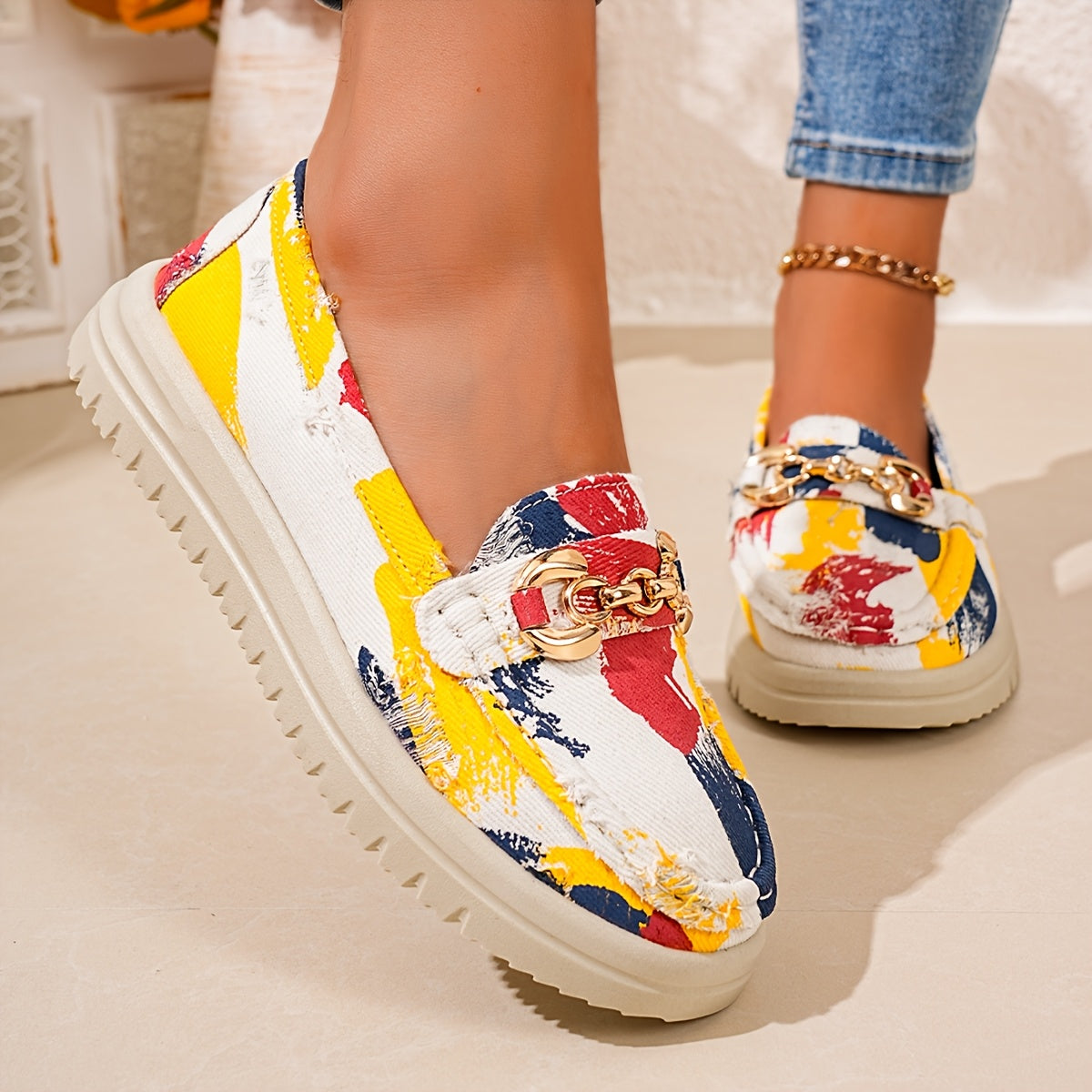 Chaussures décontractées slip-on pour femmes avec détail chaîne, style mocassin à la mode pour le quotidien et les loisirs