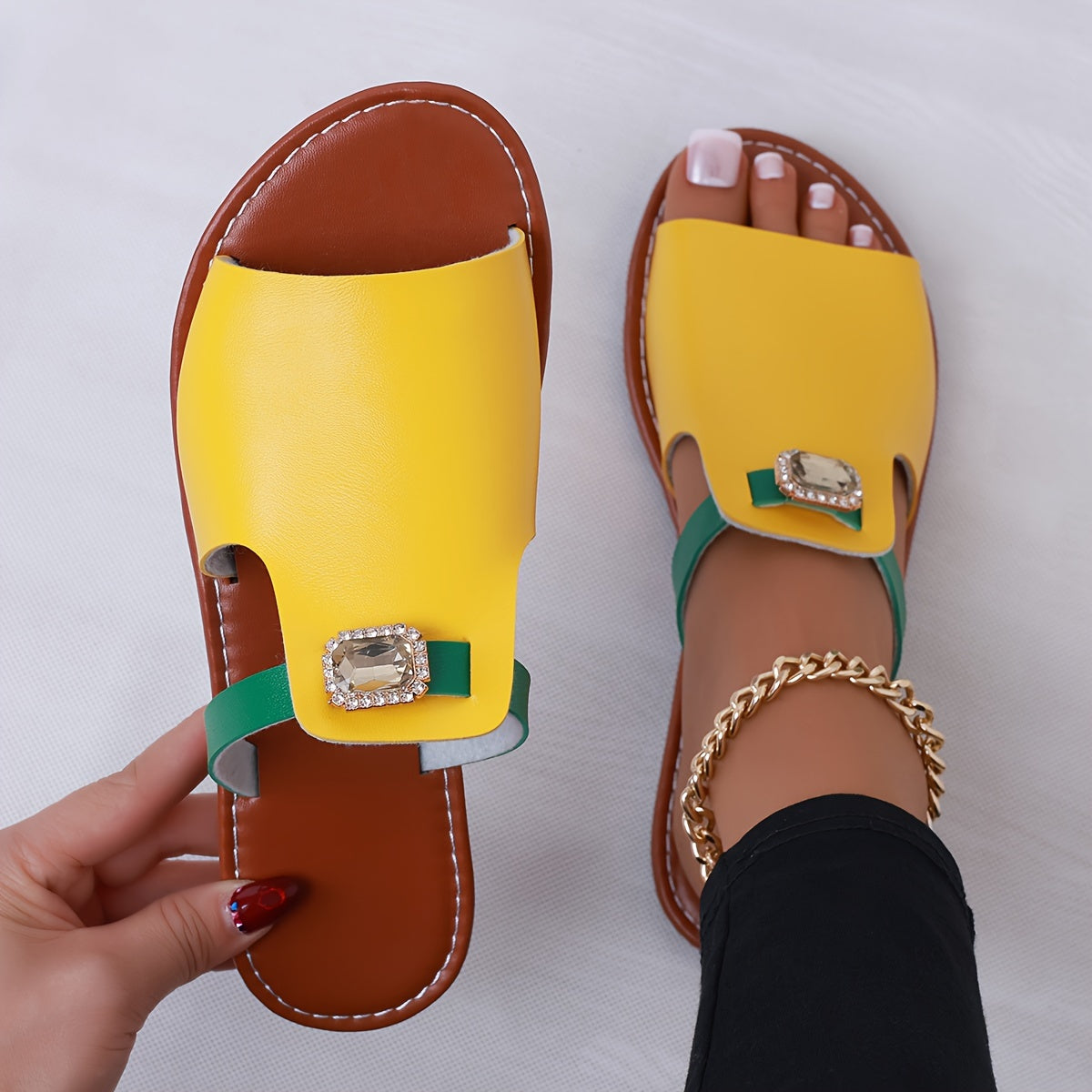 Sandali slip-on da donna con dettaglio di pietre preziose – Slides alla moda per tutti i giorni e il tempo libero