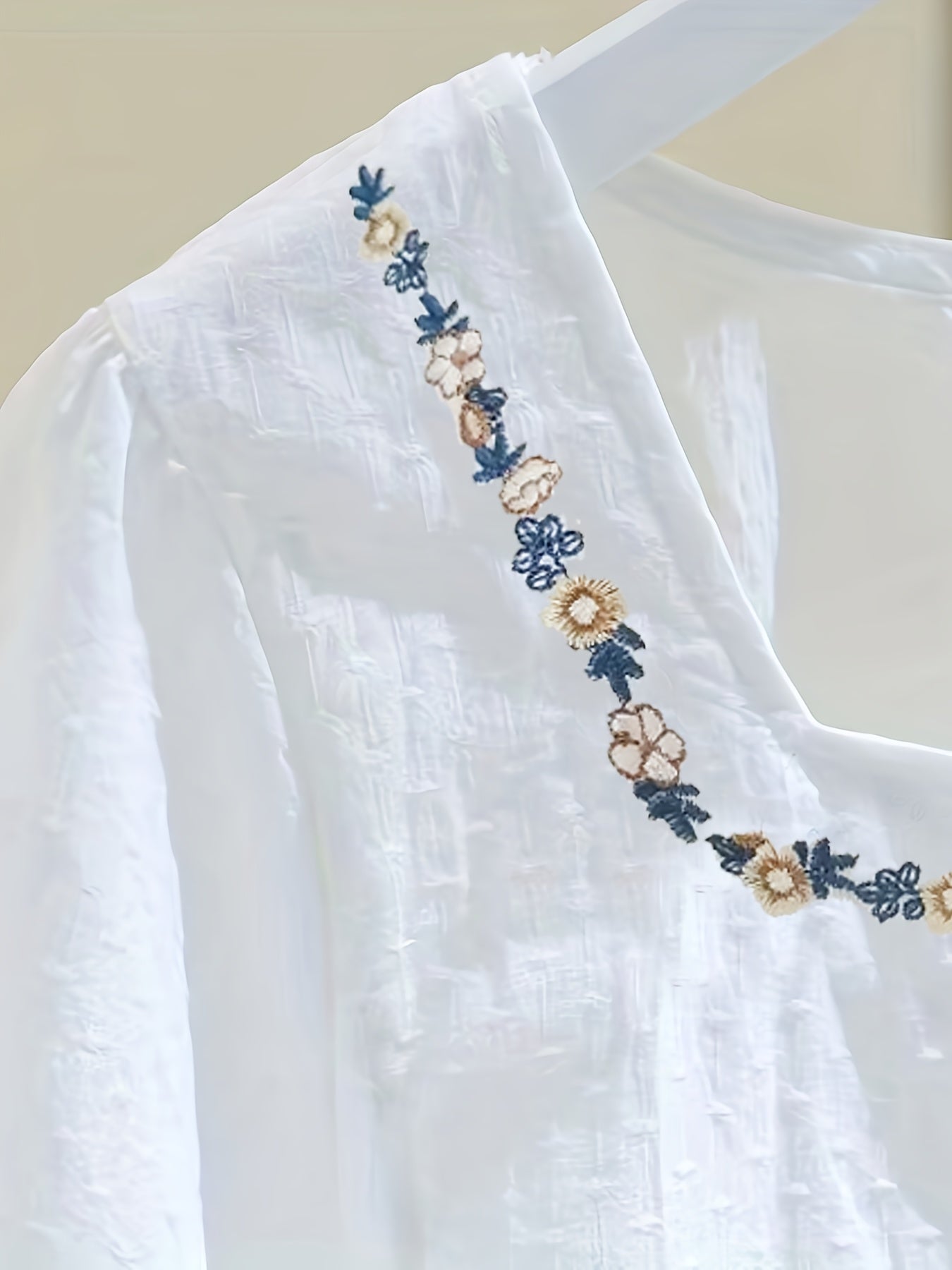 Damen Bluse mit Stickerei und quadratischem Ausschnitt – Eleganter Sommer-Look, Freizeit & Alltag