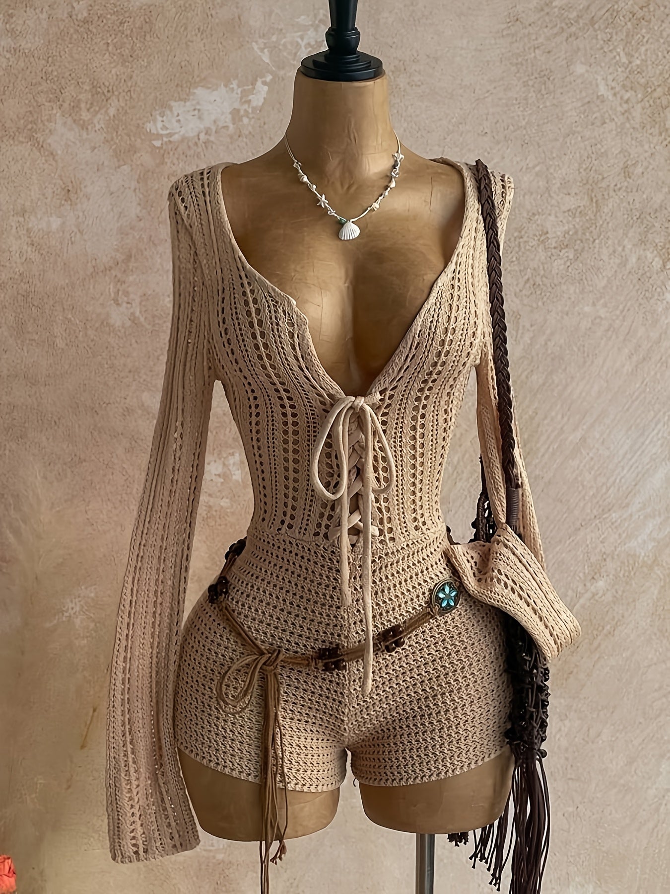 Mono bohemio de punto y crochet para mujer con cordones y escote pronunciado – Perfecto para vacaciones en la playa o eventos de verano