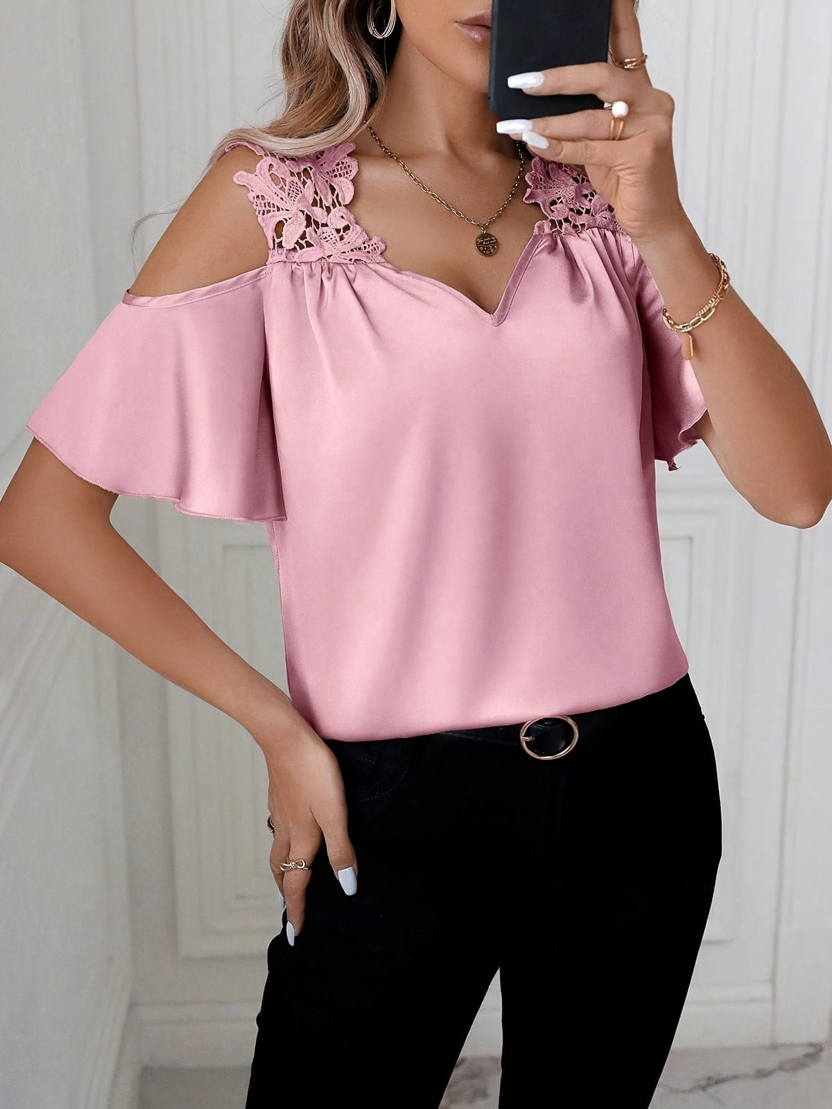 Damen Schulterfreie Bluse mit Spitzen-Detail und Flatterärmeln – Eleganter Alltags- und Ausgehstil