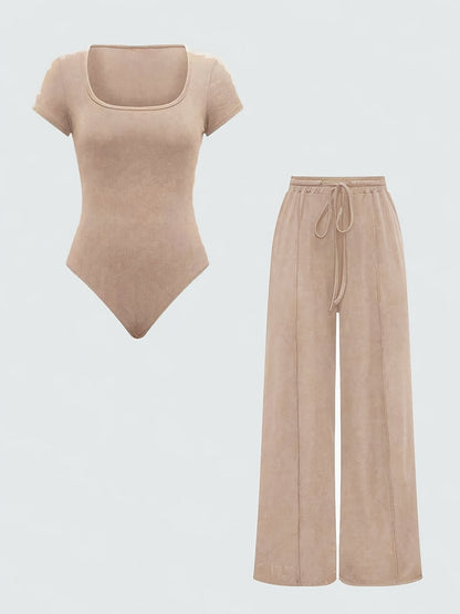 Damski zestaw casual z body i szerokimi spodniami – elegancki strój do relaksu na co dzień i w podróży