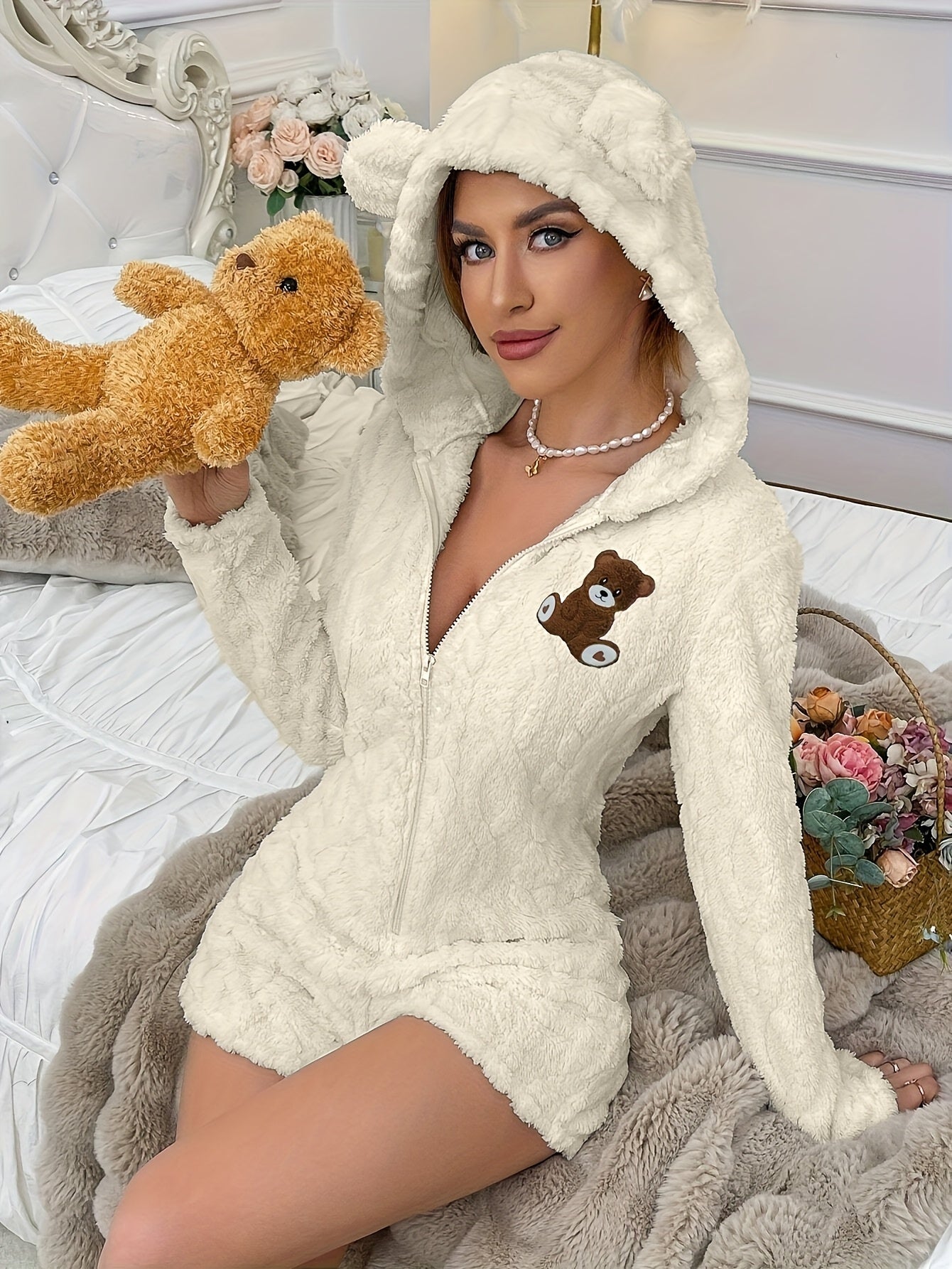 Teddybjørnepyjamas til damer i ét stykke med hætte og lynlås, hvid/sort
