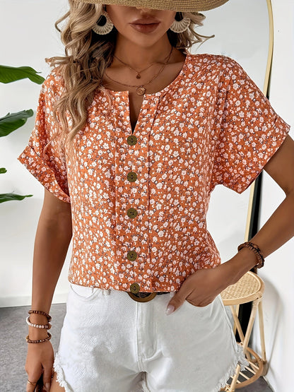 Top donna a maniche corte con abbottonatura e motivo floreale – Look estivo elegante per tutti i giorni e il tempo libero