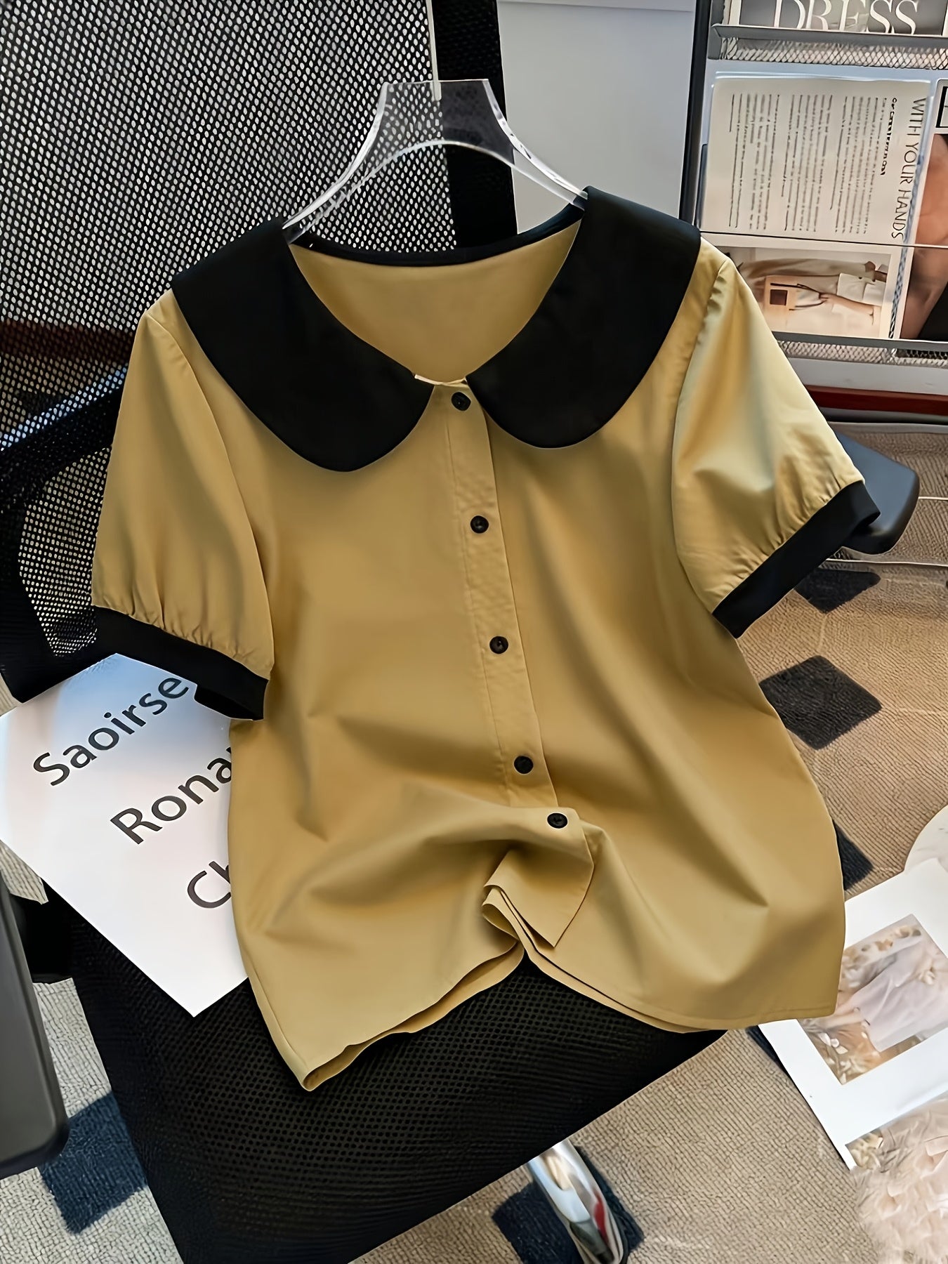 Dam Elegant blus med kontrastkrage och knappslå – Klassisk för kontor och vardag