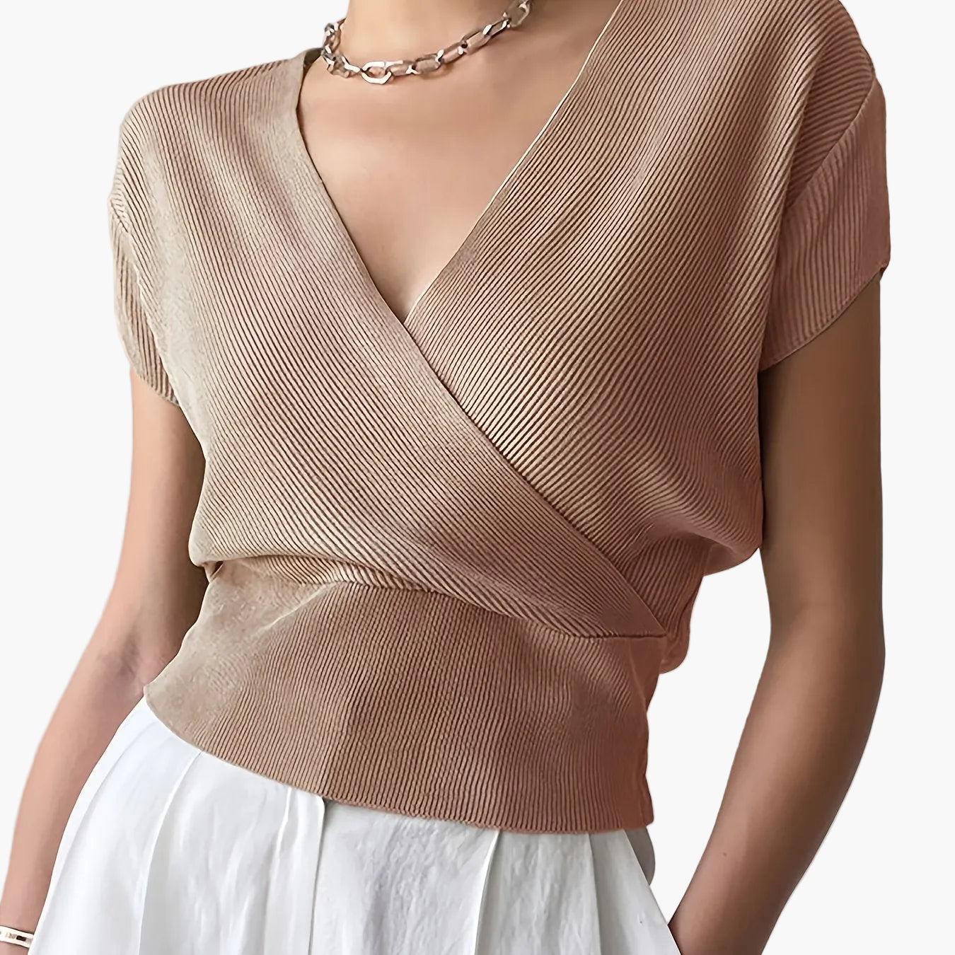 Dames wikkelshirt met V-hals en korte mouw – Modern vrijetijdstopje