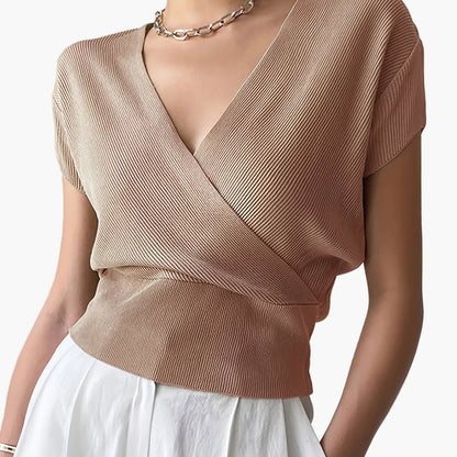Dames wikkelshirt met V-hals en korte mouw – Modern vrijetijdstopje