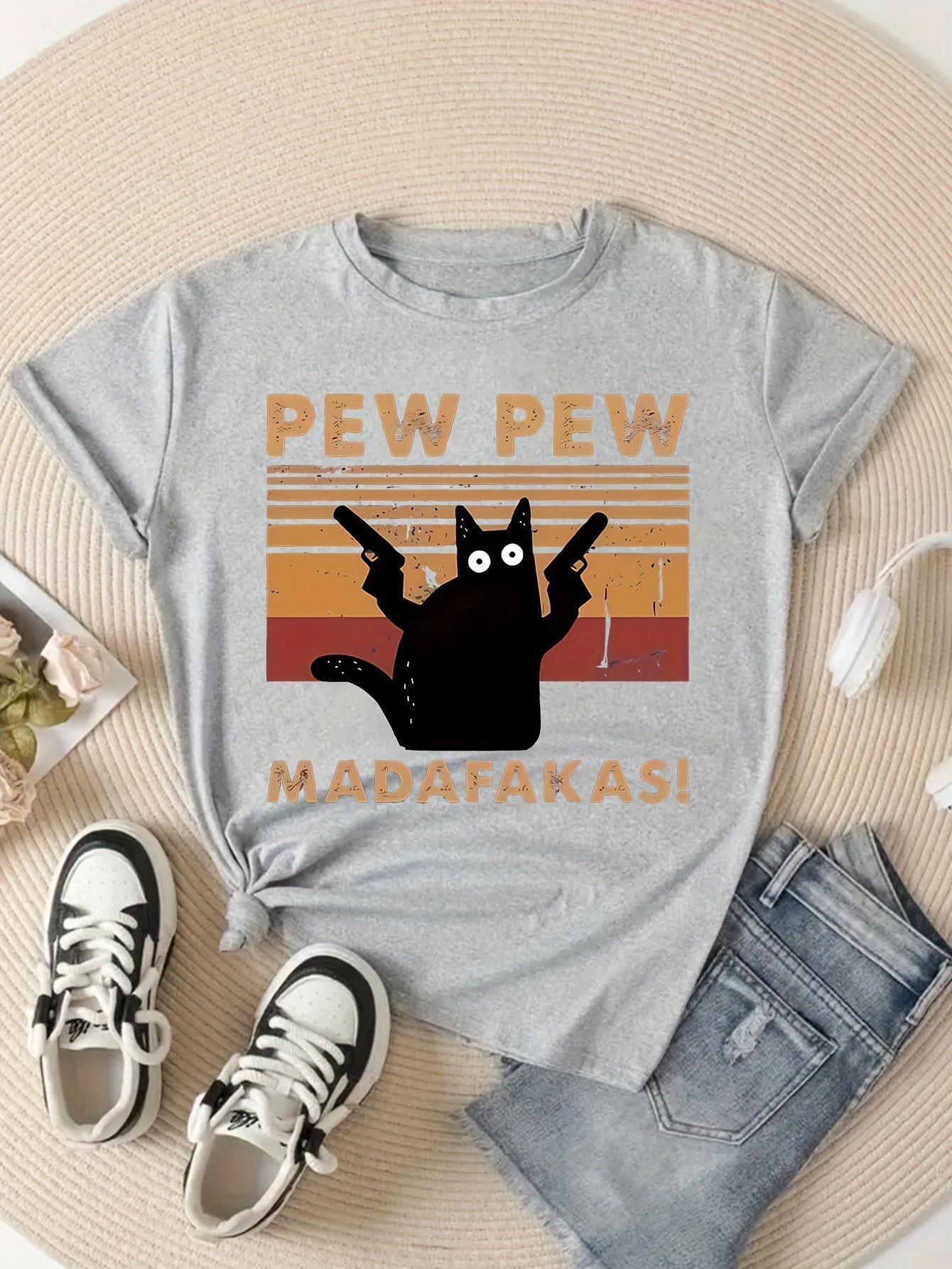 Damska koszulka z zabawnym nadrukiem kota i napisem „Pew Pew Madafakas” – styl vintage, krótki rękaw, lato, casual