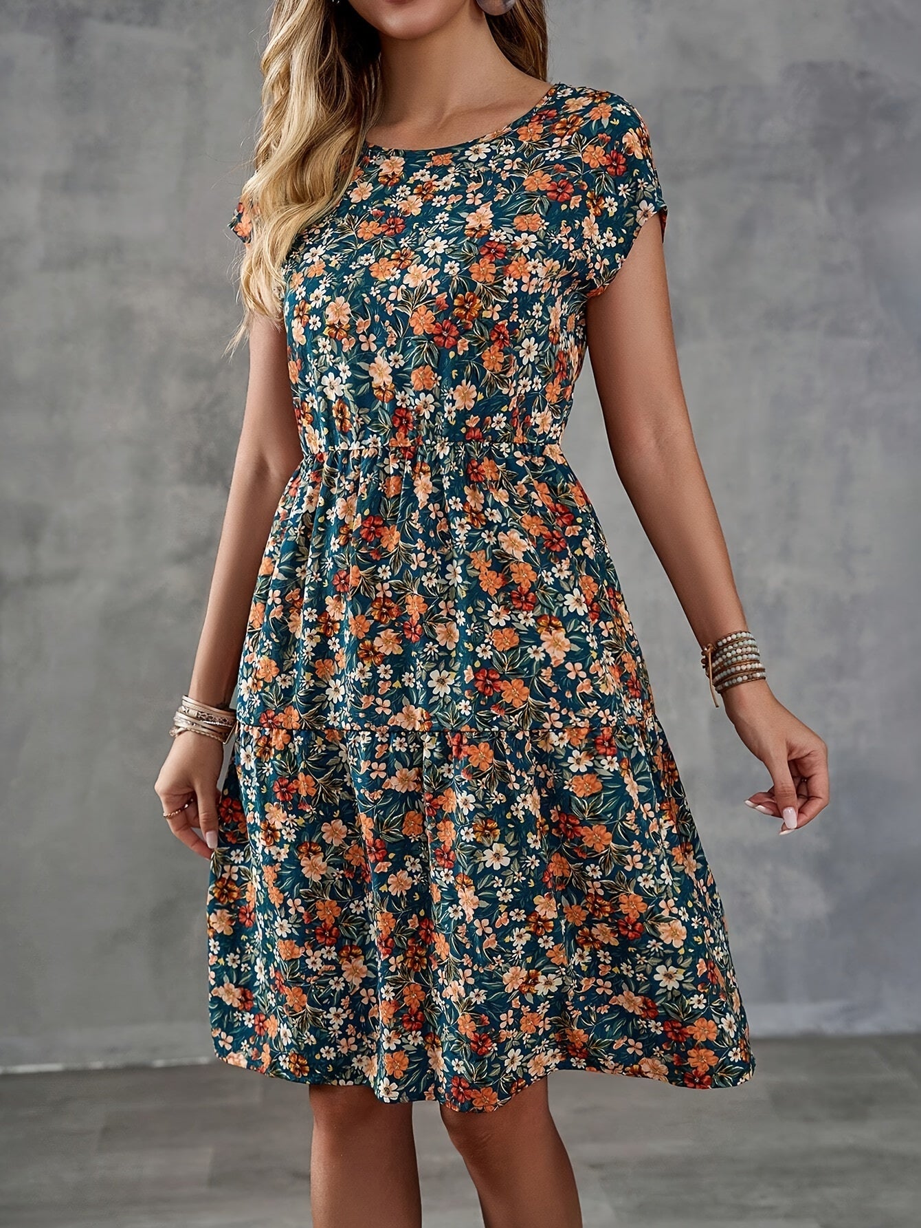 Damen Sommerkleid im Blumenmuster – Freizeit & Urlaub, Kurzarm, Knielang, A-Linie