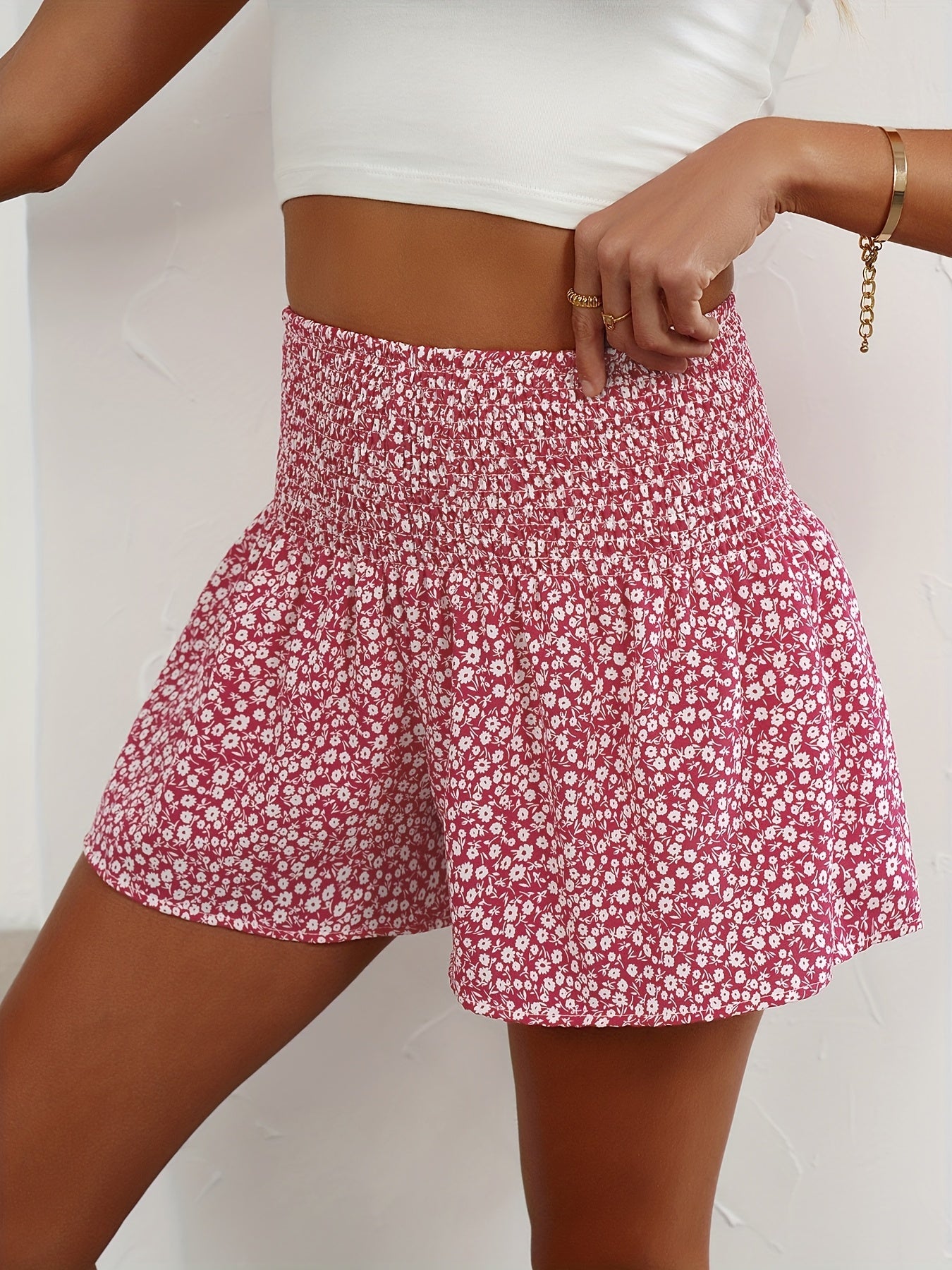 Dame sommershorts med blomsterprint og smock-midje – fritid og ferie