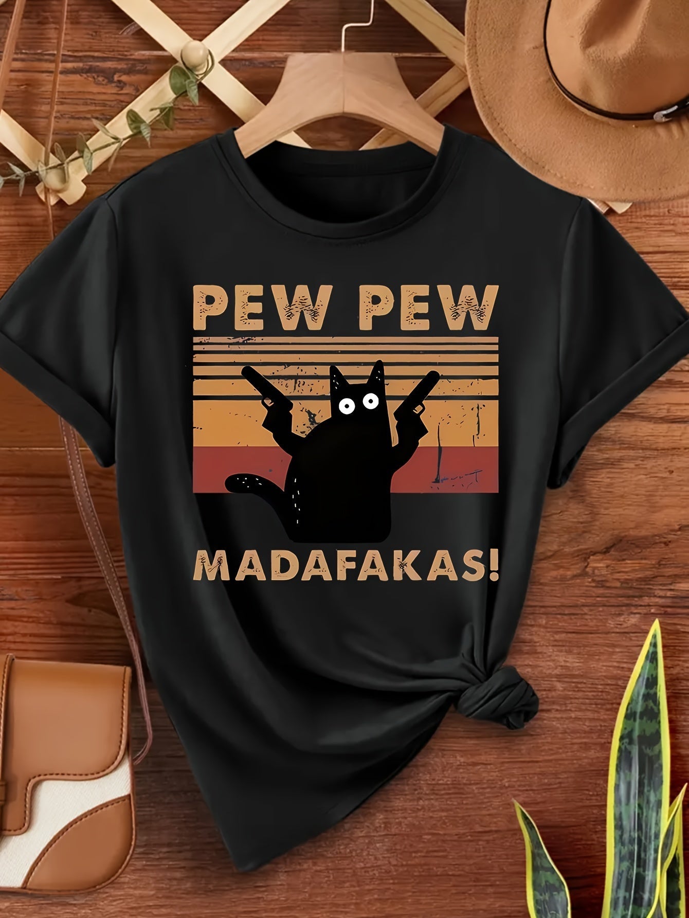 Damska koszulka z zabawnym nadrukiem kota i napisem „Pew Pew Madafakas” – styl vintage, krótki rękaw, lato, casual