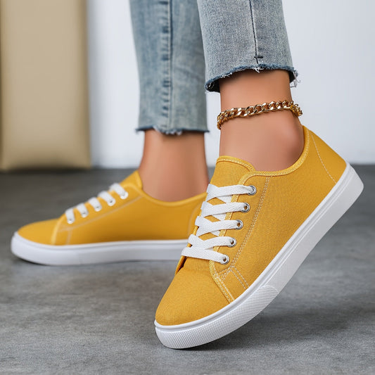 Damesneaker i afslappet low-top-design til hverdag og fritid