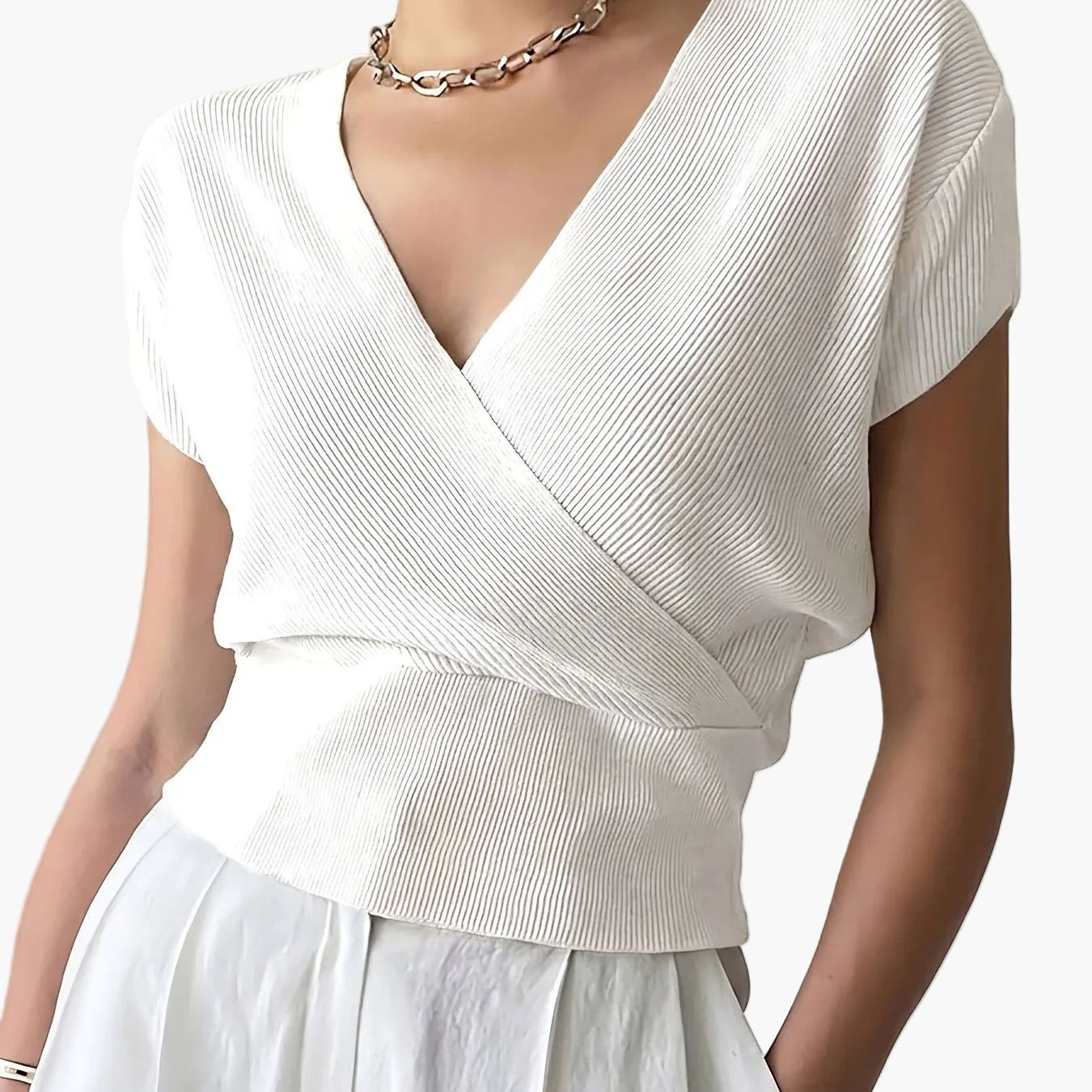 Dames wikkelshirt met V-hals en korte mouw – Modern vrijetijdstopje