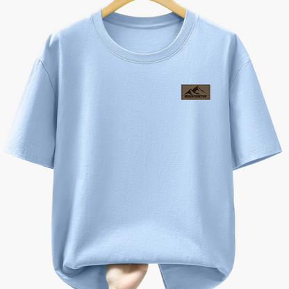 Herre T-skjorte med minimalistisk fjell-logo – fritid, urban stil, perfekt for hverdag og helg