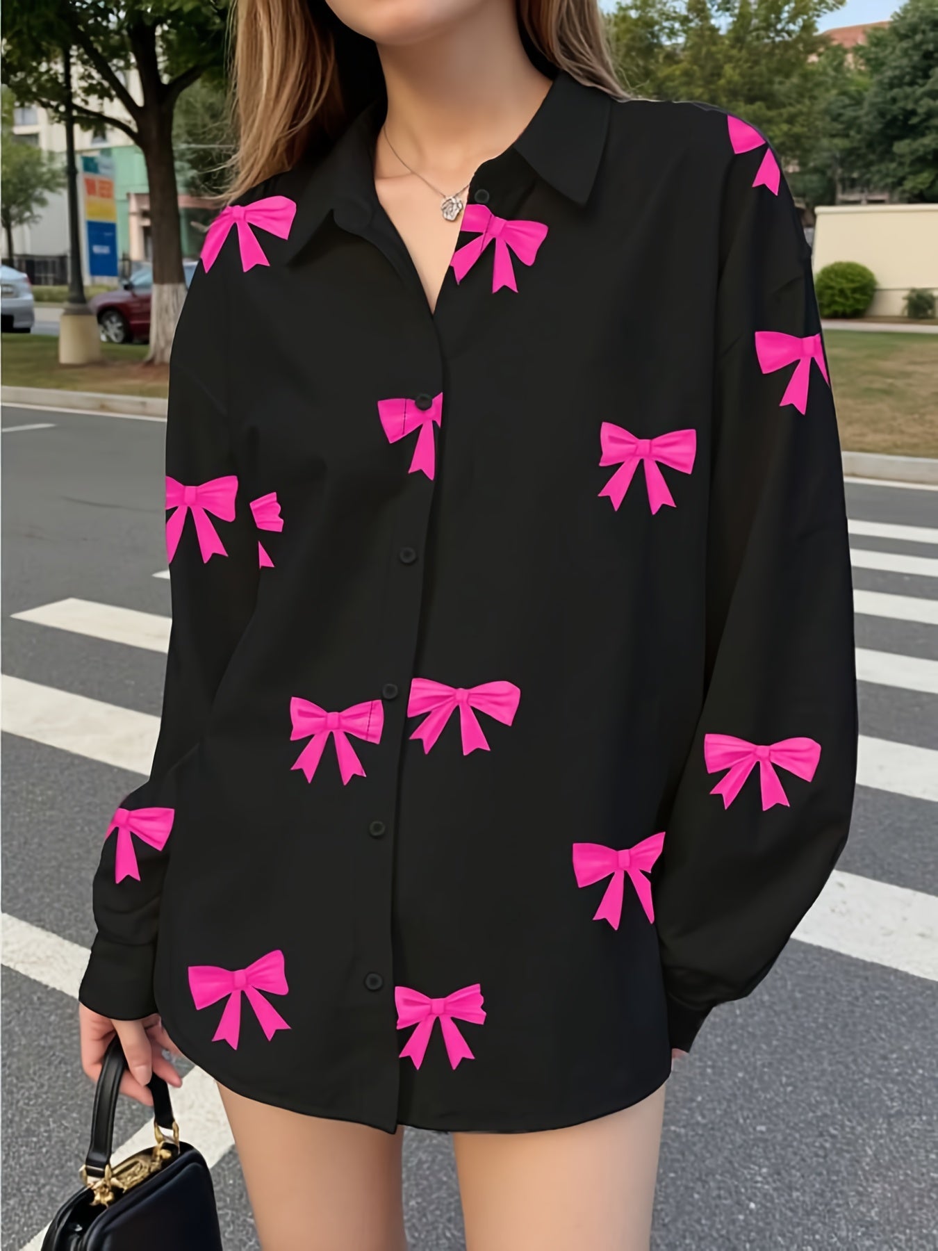Camisa de mujer de manga larga con estampado de lazos en negro y rosa
