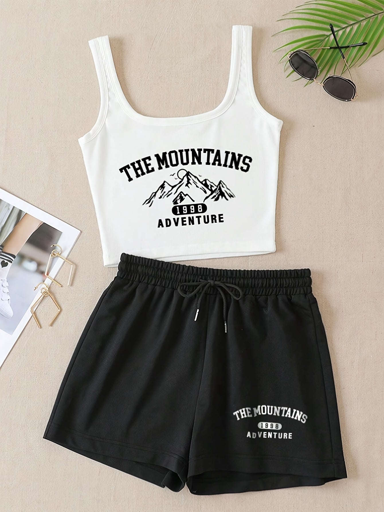 Damski zestaw sportowy na co dzień – The Mountains Adventure top i szorty – letni strój do relaksu